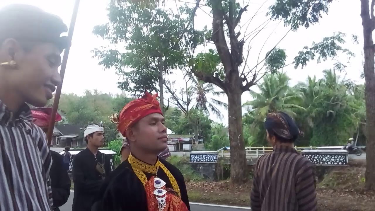 Adat campuran lombok jawa 