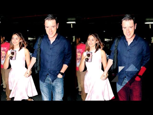 Is Ileana D'Cruz Married To Andrew Kneebone? | Bollywood News