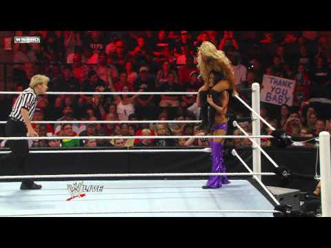 Raw: Brie Bella vs. Kelly Kelly - Divas Championship Match
