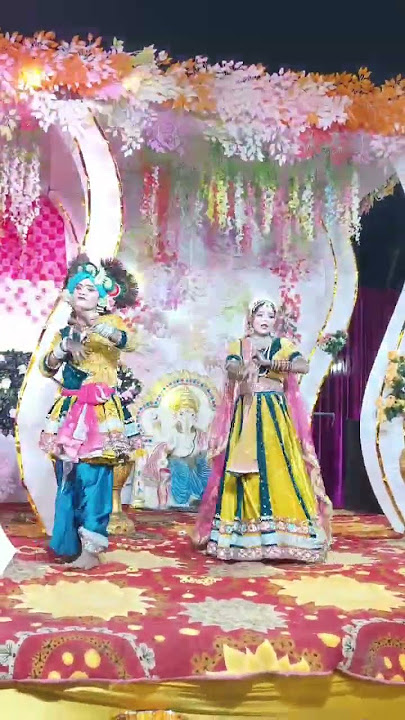 radha pallu se apne mujhe bandh lo na #viralreels #viralshort #vrindavan #youtubeshorts