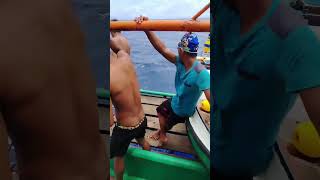 Sampa muna mga sirvice boat #viralvideo #fishing #handlinefishing #youtubeshorts #weather