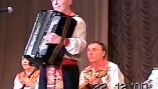 Омский сувенир, музыка А. Корчевого, исполняет автор в сопровождении оркестровой группы хора.