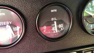 1971 Jaguar E-type V-12 - Warm Oil Pressure