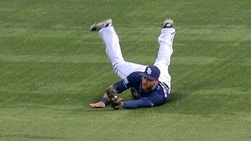 Kiermaier makes an incredible diving catch