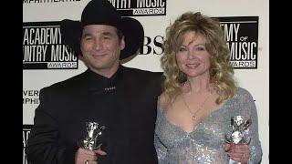 35th ACM Awards (2000):Vocal Event of the Year : When I Said I Do - Clint Black & Lisa Hartman Black