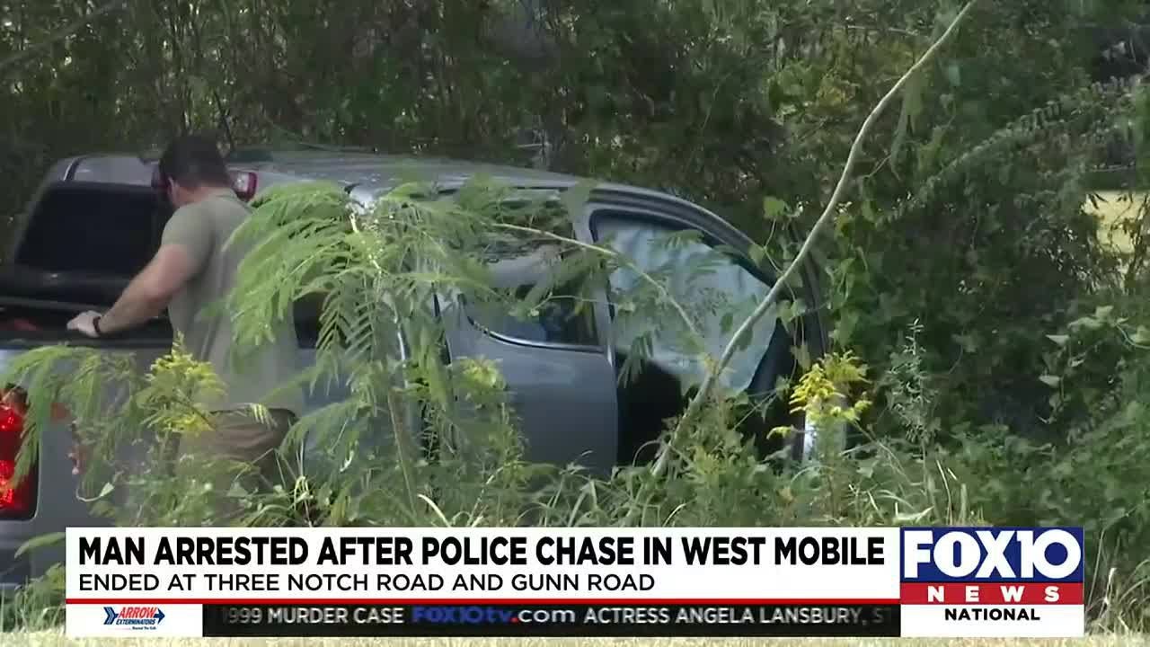 Man arrested after police chase in west Mobile - YouTube