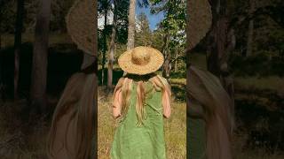 Weaving a bullrush hat 👒#diy #tinyhomeliving #cottagecore #weaving