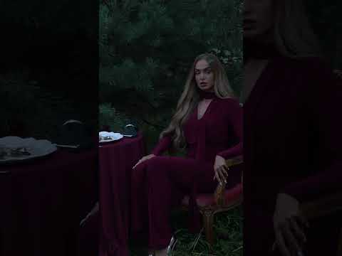 Video: DM1509 Elegancka sukienka maxi z szarfą - bordowa