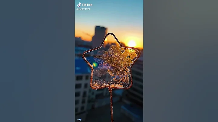 阳光下的泡泡棒太美了 - 天天要闻
