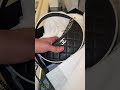 Carlinhos Maia mostrando a bolsa que vai colocar em dezembro no caminhão de prêmio do Rancho do Maia