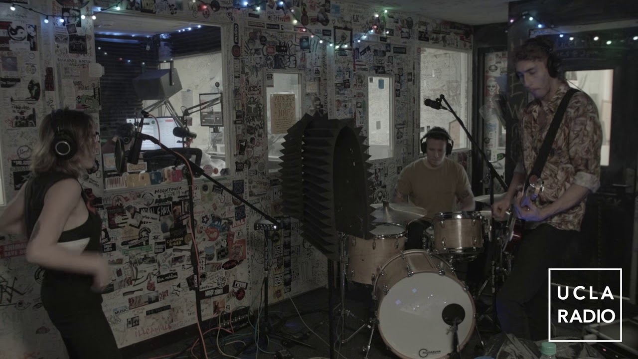 Sleduj Fever Joy - Window / Blue Moon (Live on UCLA Radio) na YouTube Sleduj Fever Joy - Window / Blue Moon (Live on UCLA Radio) na YouTube