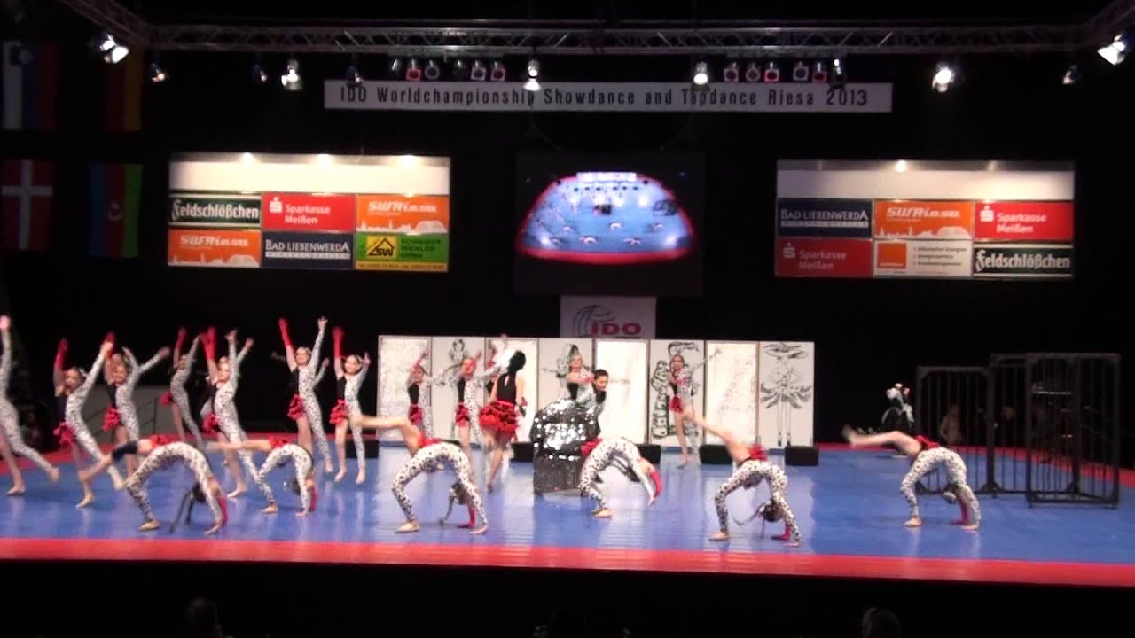 Mistři světa 2013 Show dance - finále SALÓN CRUELLY DE VIL  Akcent Ostrava