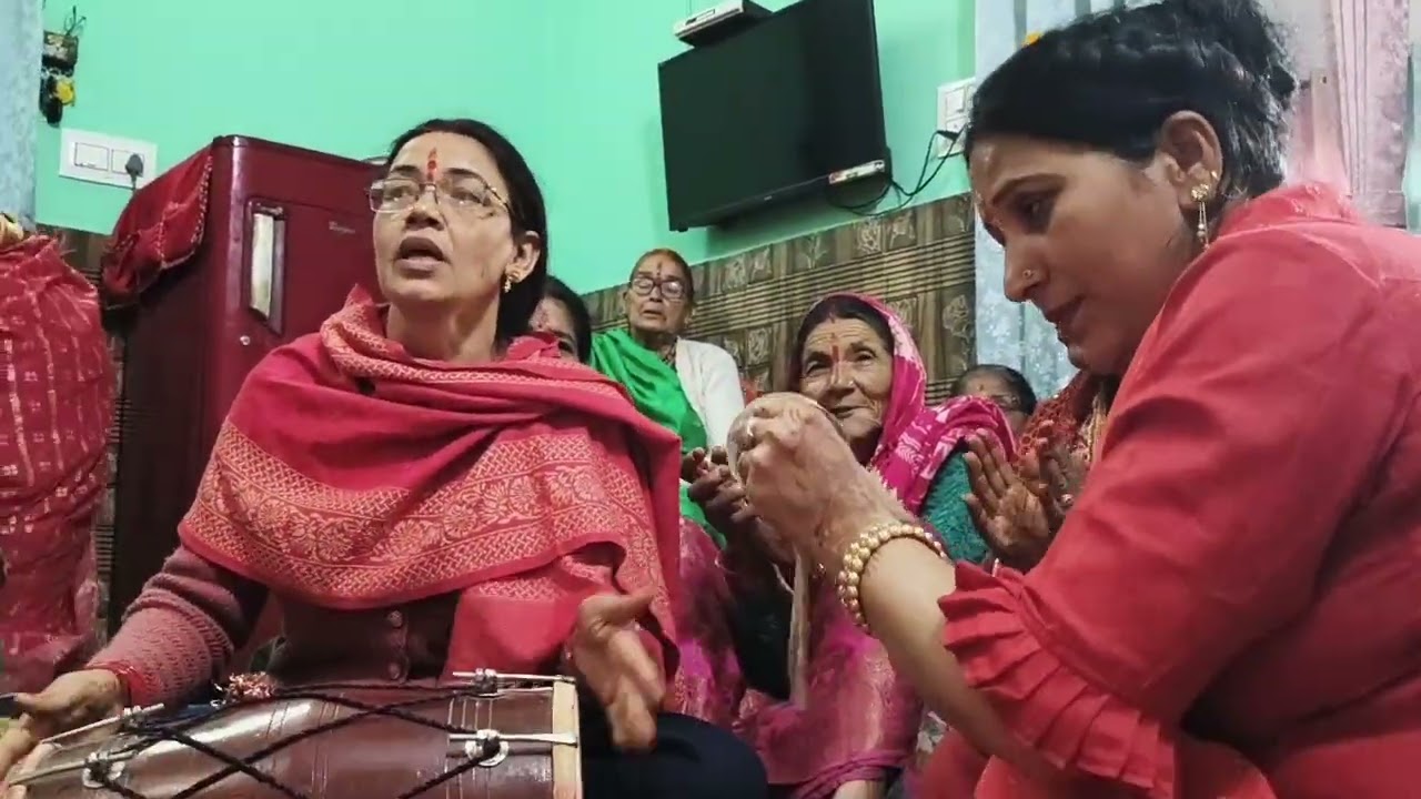 बांके बिहारी तुझे देख के मेरी अखियां उलझ गई...... सुंदर भजन #colony ek family 🥰😘😘😍 