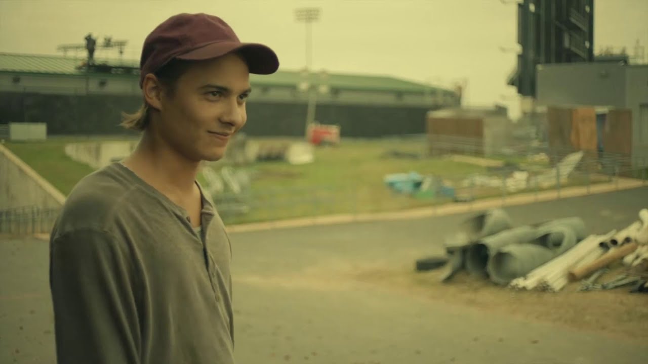 Fear The Walking Dead S4E2 - Madison goes for supply | Stadion scene