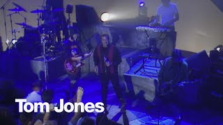 Tom Jones & Emf - Unbelievable (Tom Jones: The Right Time Episode 1, 1992) Resimi