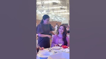 Ca sĩ Vy Oanh quá dễ thương cùng ca sĩ Diễm Phương tiệc thôi nôi bé Lita con gái diễn viên Kha Ly