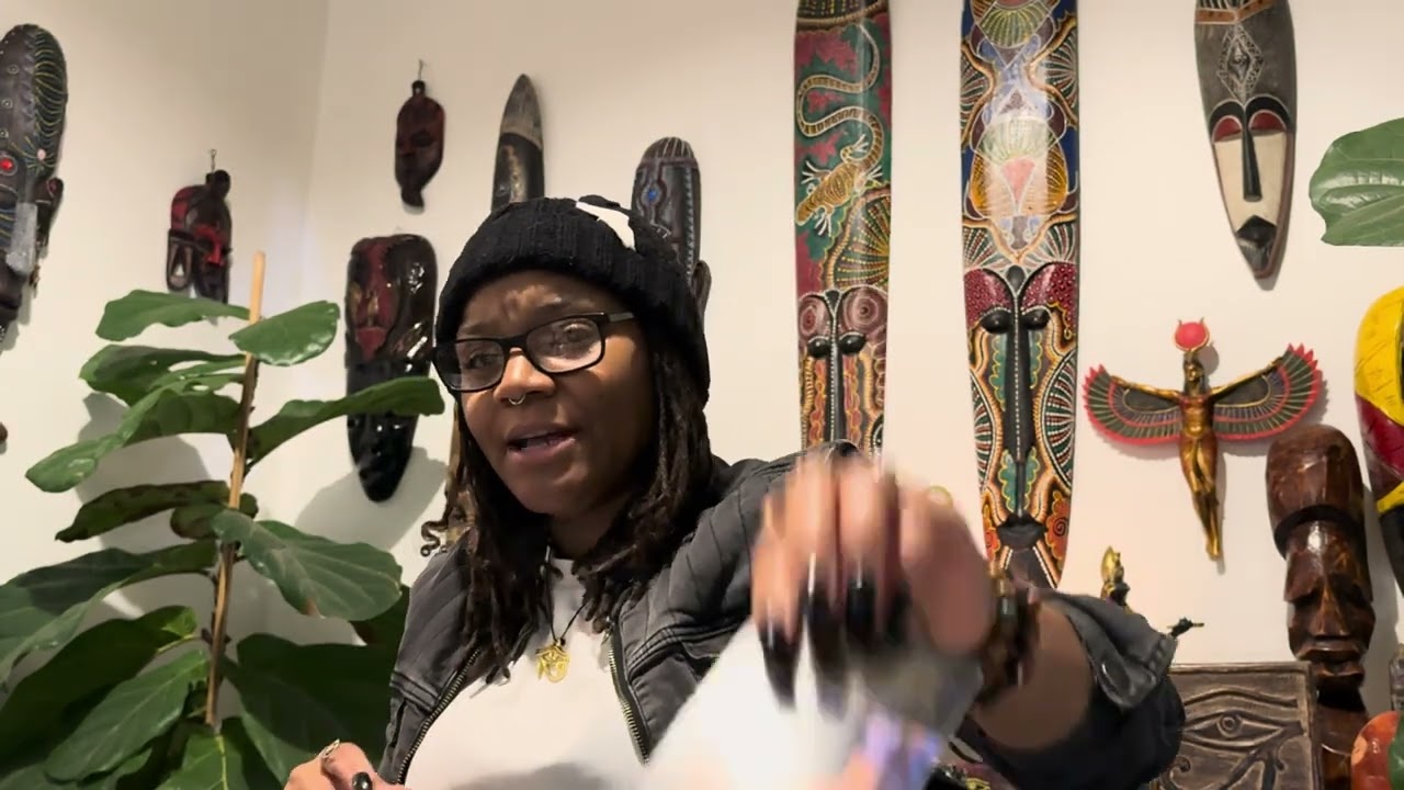 SHE IS OFFENDED ABOUT HIS MOUTH BEING WIDE OPEN WATCHIN YOU…HE CANT FOCUS