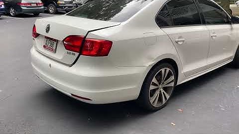 2011 - 2018 Volkswagen Jetta tail light bulb replacement