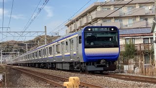 横須賀線普通成田空港行きE235系1562SF-27横クラ+E235系J-14横クラと横須賀線普通上総一ノ宮行きE235系1215SJ-28横クラ+E235系F-07横クラが堰場踏切No.20を通過！