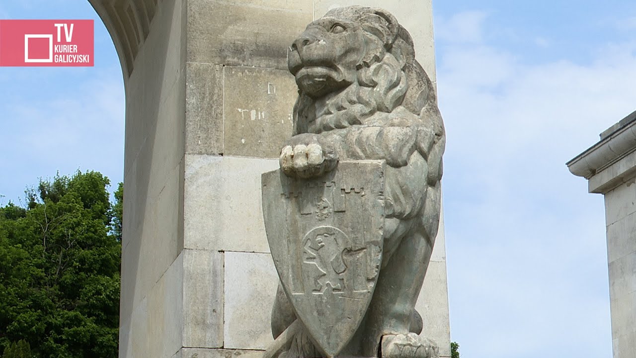 Posągi Lwów na Cmentarzu Obrońców Lwowa odsłonięte