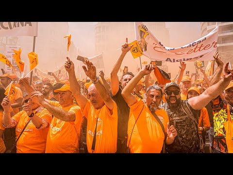 El HISTÓRICO vídeo de la MAREA NARANJA de CAZADORES colapsando las calles de Valencia