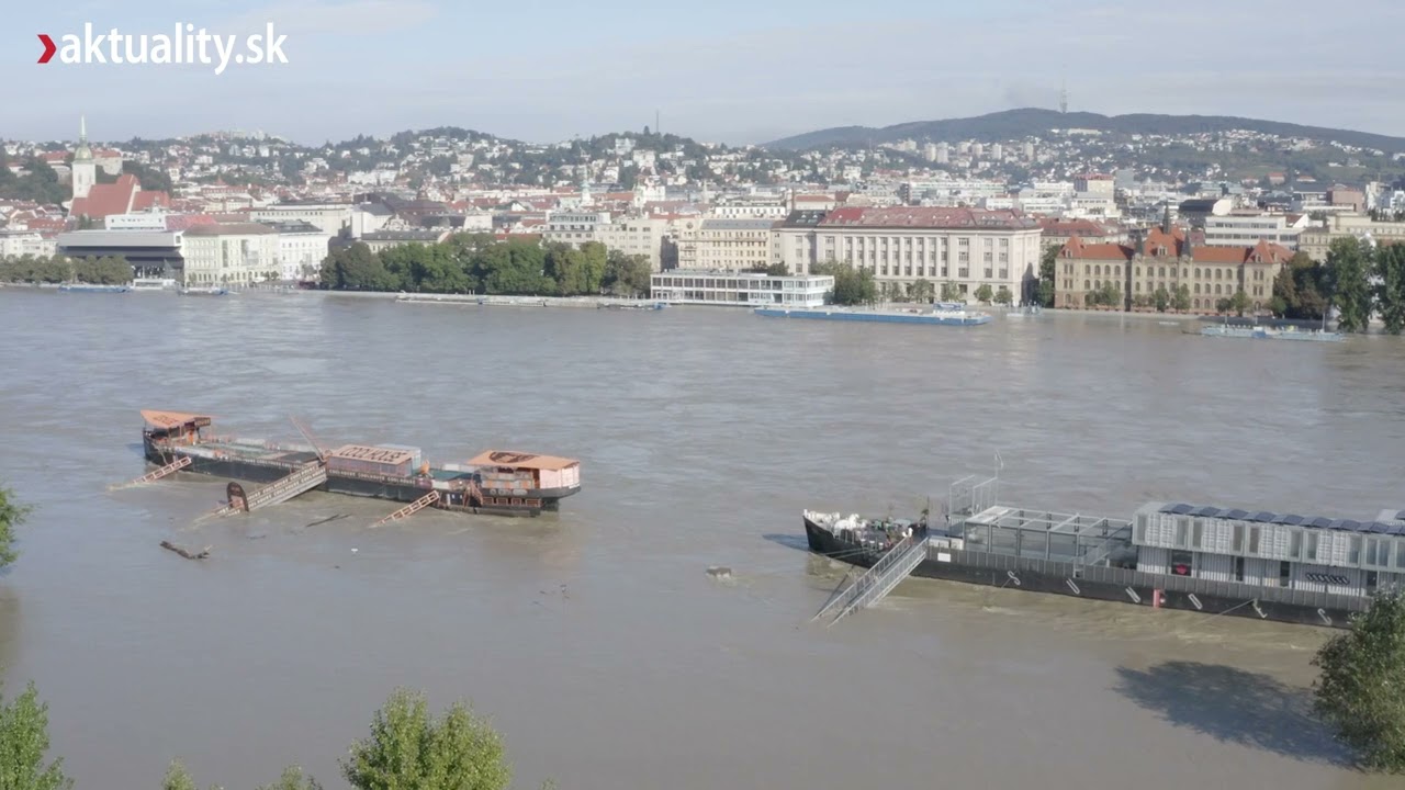 🛩️ Letecké zábery ukazujú rozvodnený Dunaj v Bratislave | Aktuality