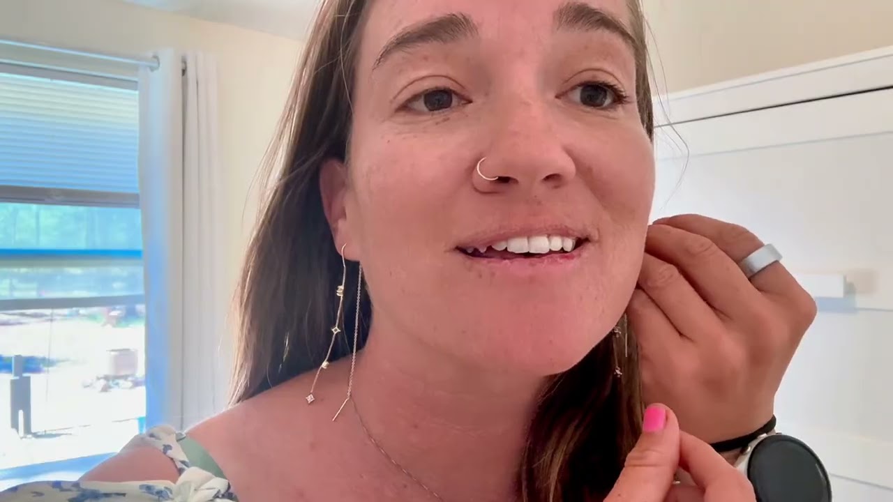 Unique, easy to use, great container Earring