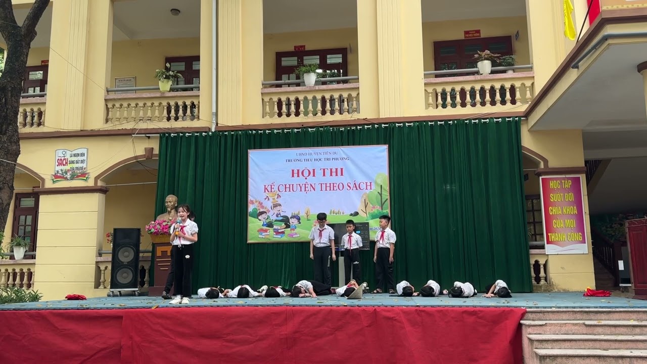 Tiết mục thi kể chuyện theo sách khối lớp 5 trường Tiểu học Tri Phương