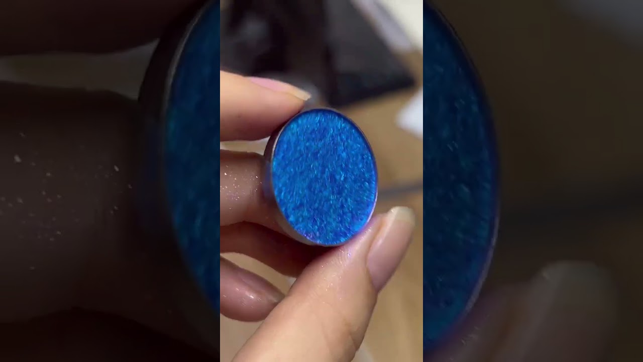 Share Mutichrome Eyeshadow 