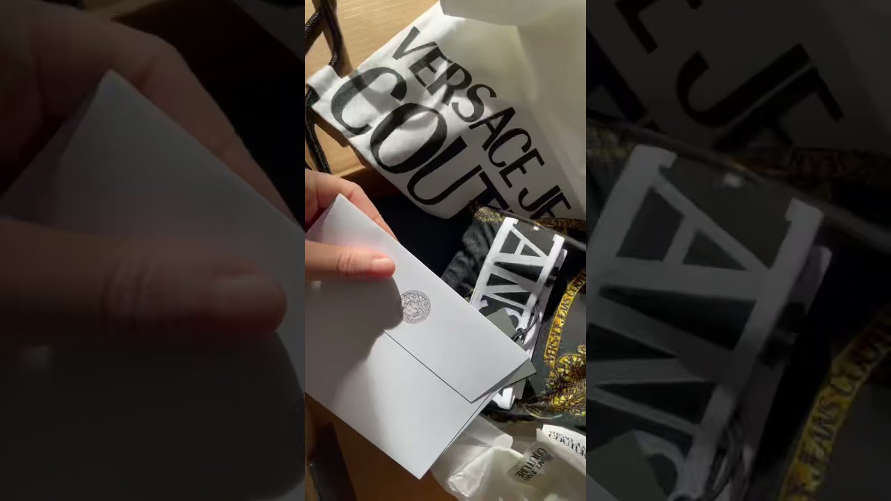 Unboxing VERSACE Jeans Couture 🤗 