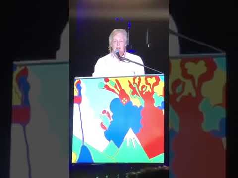 Presidente Sebastián Piñera es pifiado al ser saludado por Paul McCartney