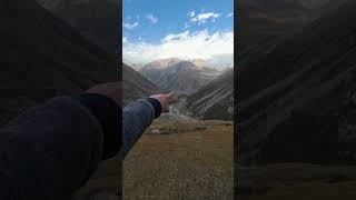 Забрался на холмик чтобы посмотреть  #vanlife #кыргызстан #иссыккуль #горы #travel #вэнлайф