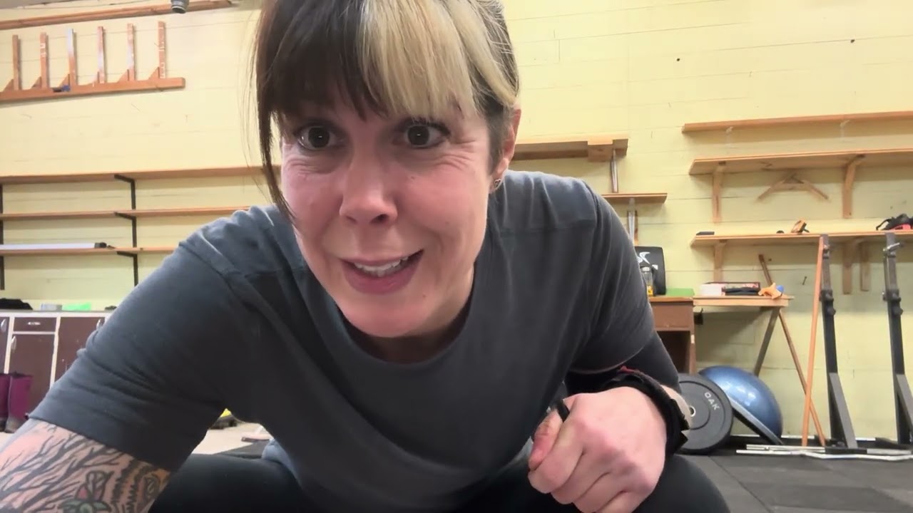 demonstration of somatic deadlift cue