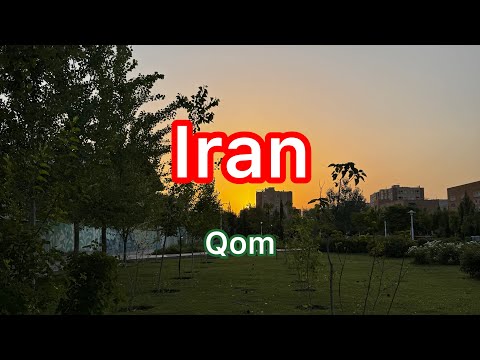 پیاده روی در سکوت در یک پارک محلی زیبا طبیعت آرام قم ایران بدون صحبت