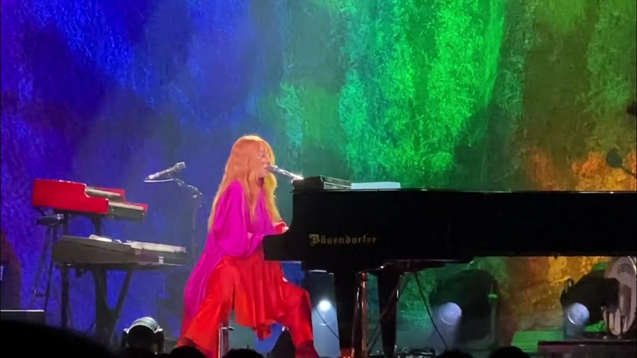 Tori Amos Zürich, Switzerland 04/30/2023 Garlands YouTube