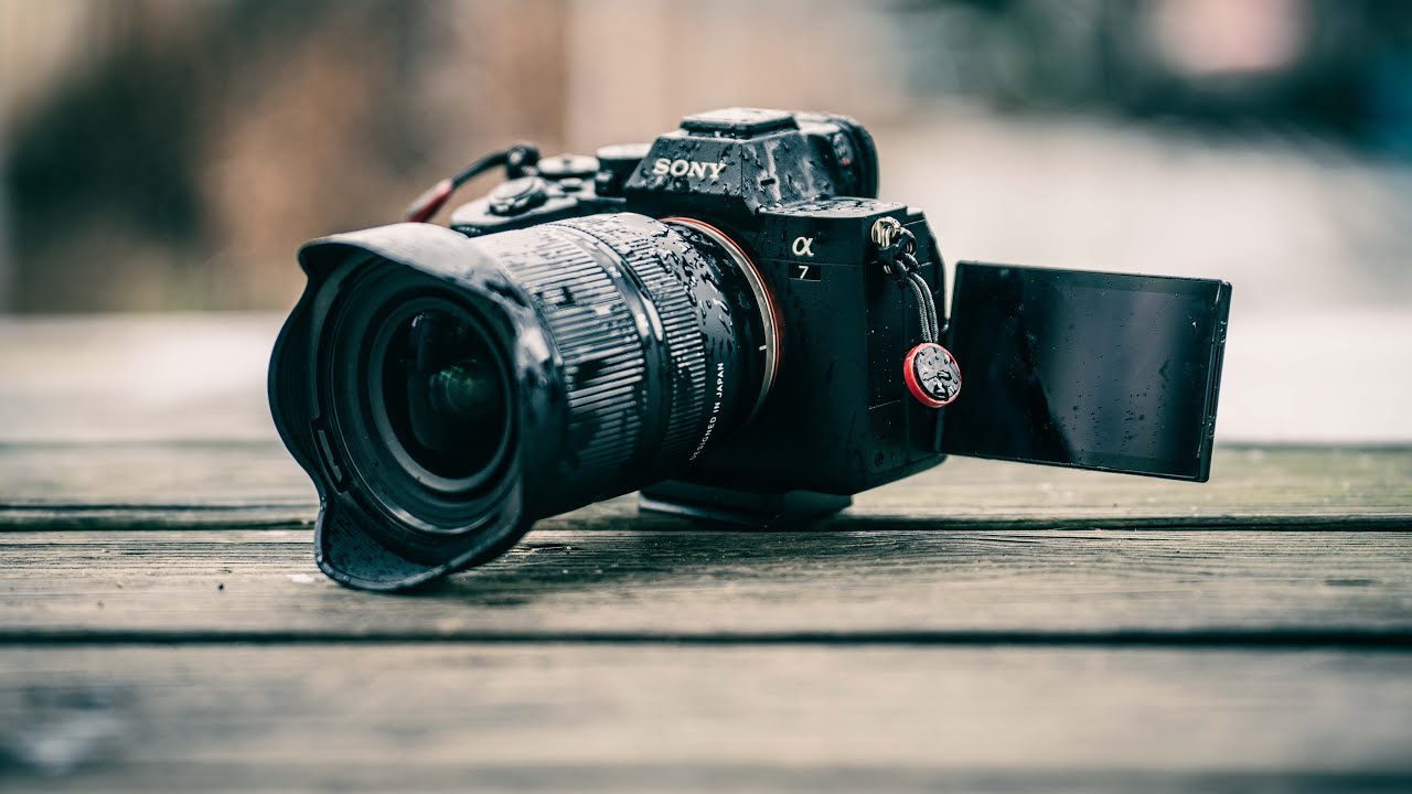 Я использовал Sony A7IV под СИЛЬНЫМ дождем в течение одной минуты...