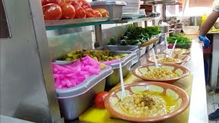 فول وحمص على الطريقة اللبنانية التقليدية من مطعم فول طباجة ful medames with hummus.