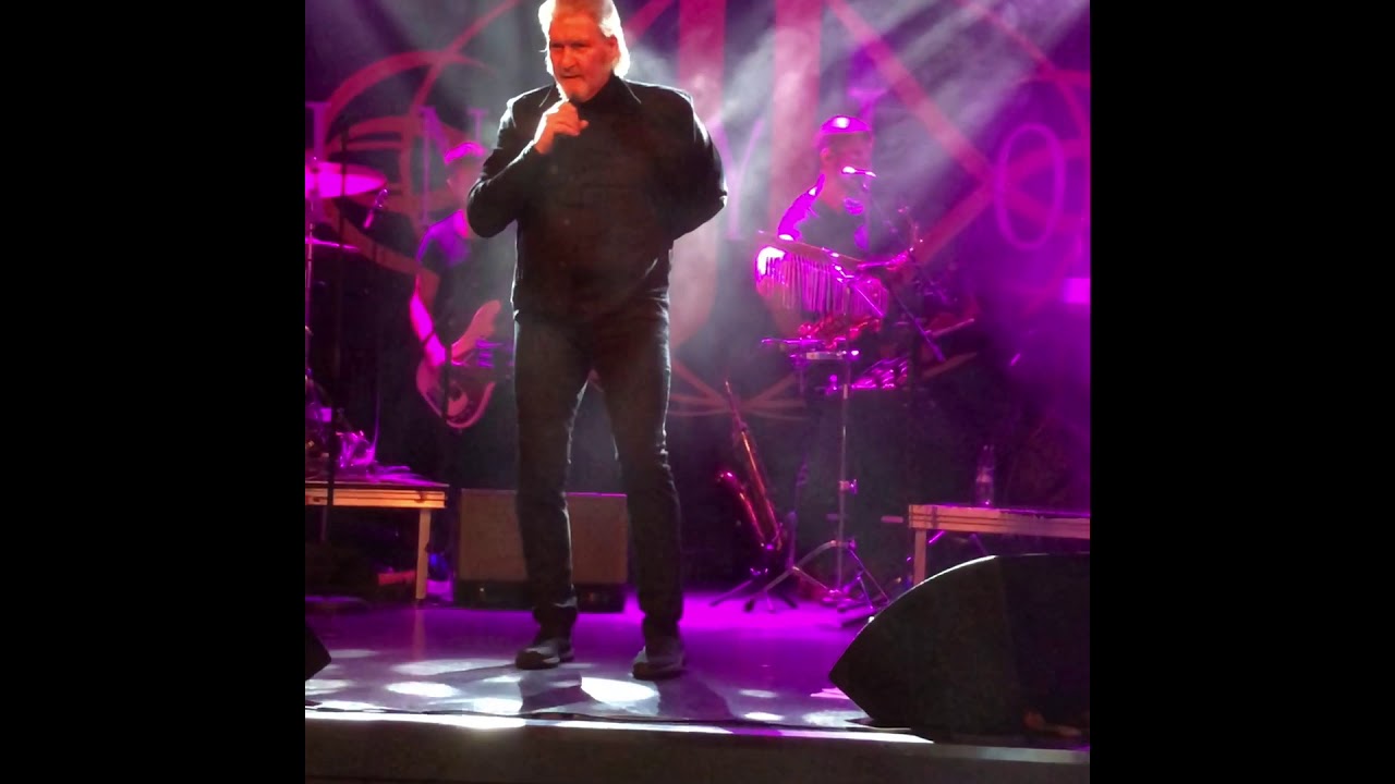 Johnny Logan Performing Hold me now (remix 2001) at 28.112019 YouTube Johnny Logan Performing Hold me now (remix 2001) at 28.112019 YouTube