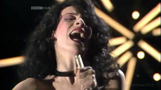 Annie Lennox (Eurythmics):  Love Is A Stranger (live Synth Britannia1983) - HQ sound chords