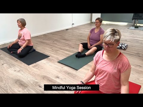 Mindful Yoga Session med Lokale Kvinder hos Sonja Bomberg - Mindful Yoga Session med Lokale Kvinder hos Sonja Bomberg
