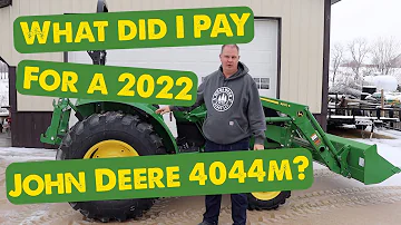 Kolik váží John Deere 4044?