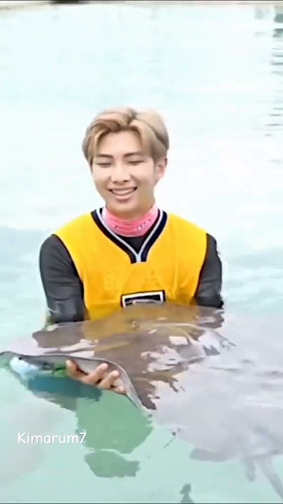 Mas WWH takut sama ikan pari 🤭🤣 #jin #bts #shorts #fyp