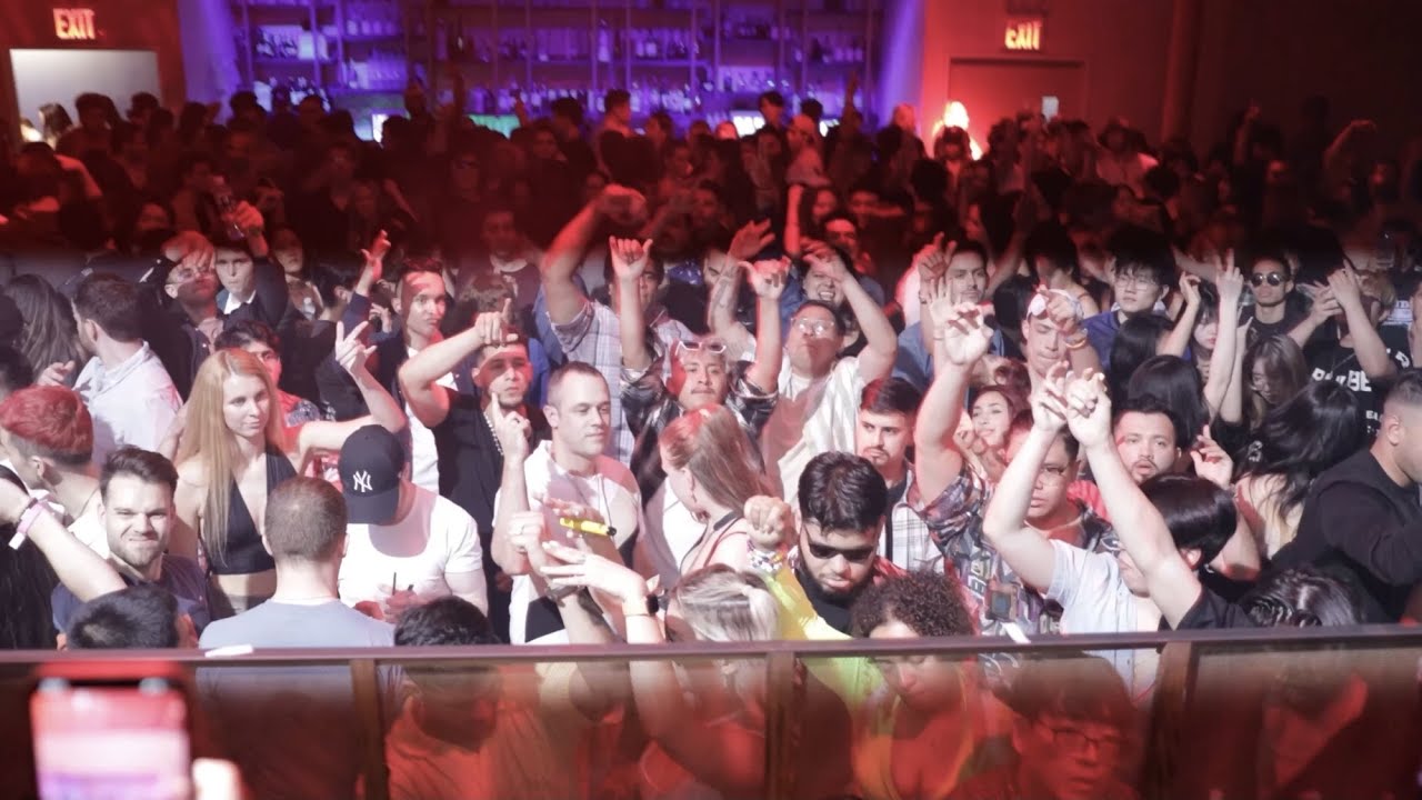 Eddie Grand rocks the crowd at Harbor NYC