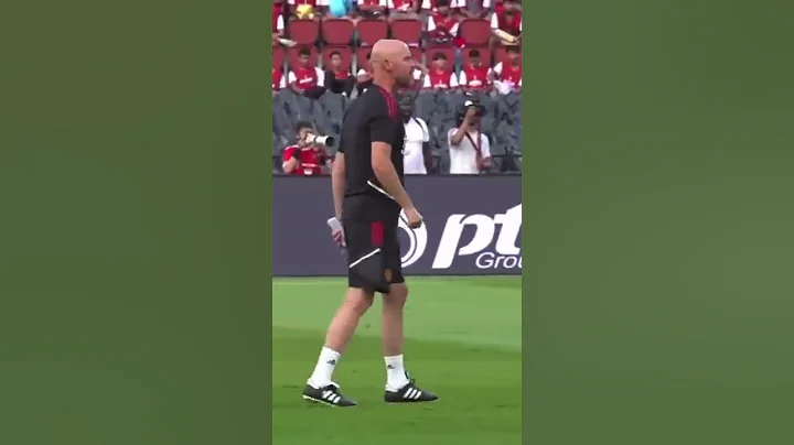 Erik Ten Hag Screaming at Jadon Sancho to Pass the Ball During Manchester United Training 2022 - DayDayNews