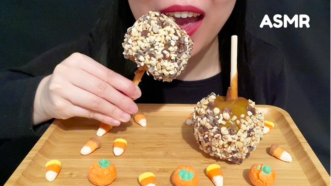 ASMR CARAMEL APPLE🍏& FREEZE DRIED CANDY CORN(EATING SOUNDS) MUKBANG NO ...