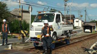 軌陸車『レールランナー』軽トラタイプ 載線作業