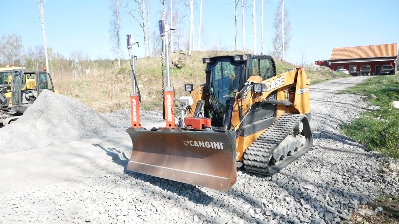 Case TR340 med laserstyrt justeringsblad