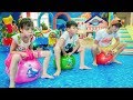 Kids Play Jumping with Balloons Children's game! Johny Johny Yes Papa Song Children