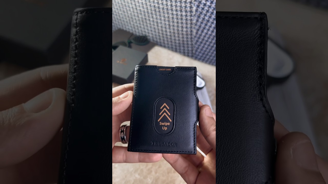 Let’s unbox our Slim Compact Leather 