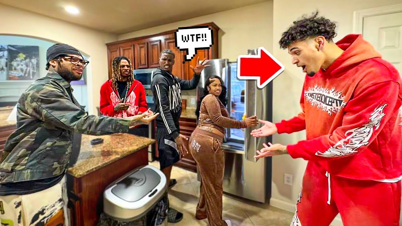 Глядя на Jalece B00TY перед загруженным...